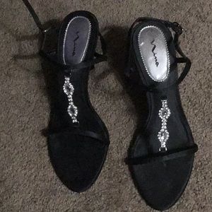 Nina Formal Black satin t strap heels sz 9